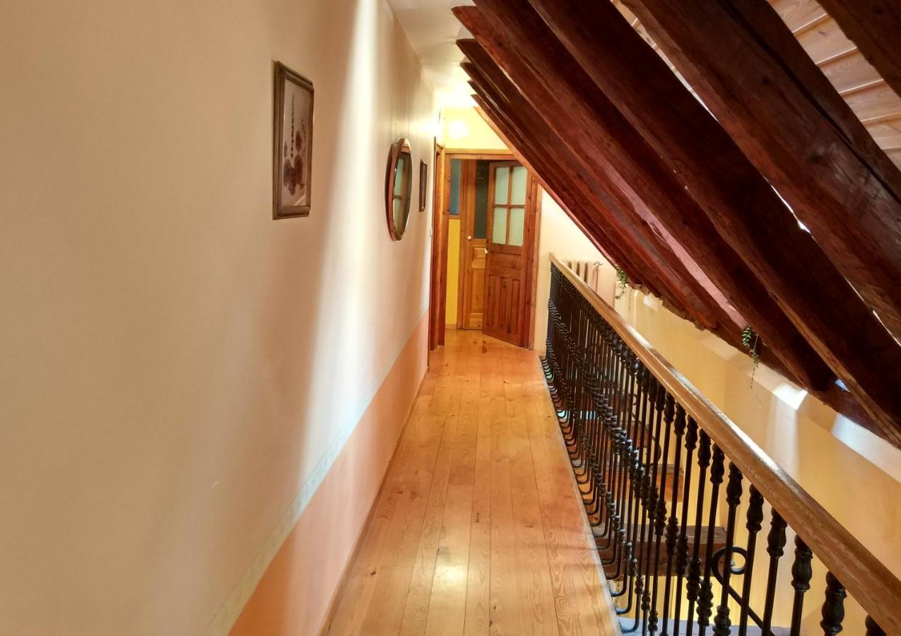 Posada Magoria Guest House Anso Exterior photo
